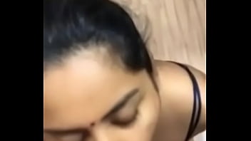 Sultry Indian Bhabhi Deepthroating With Wild Passion