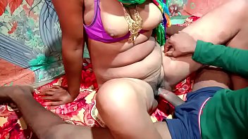 Sizzling Indian Housewife Unleashes Her Wild Side